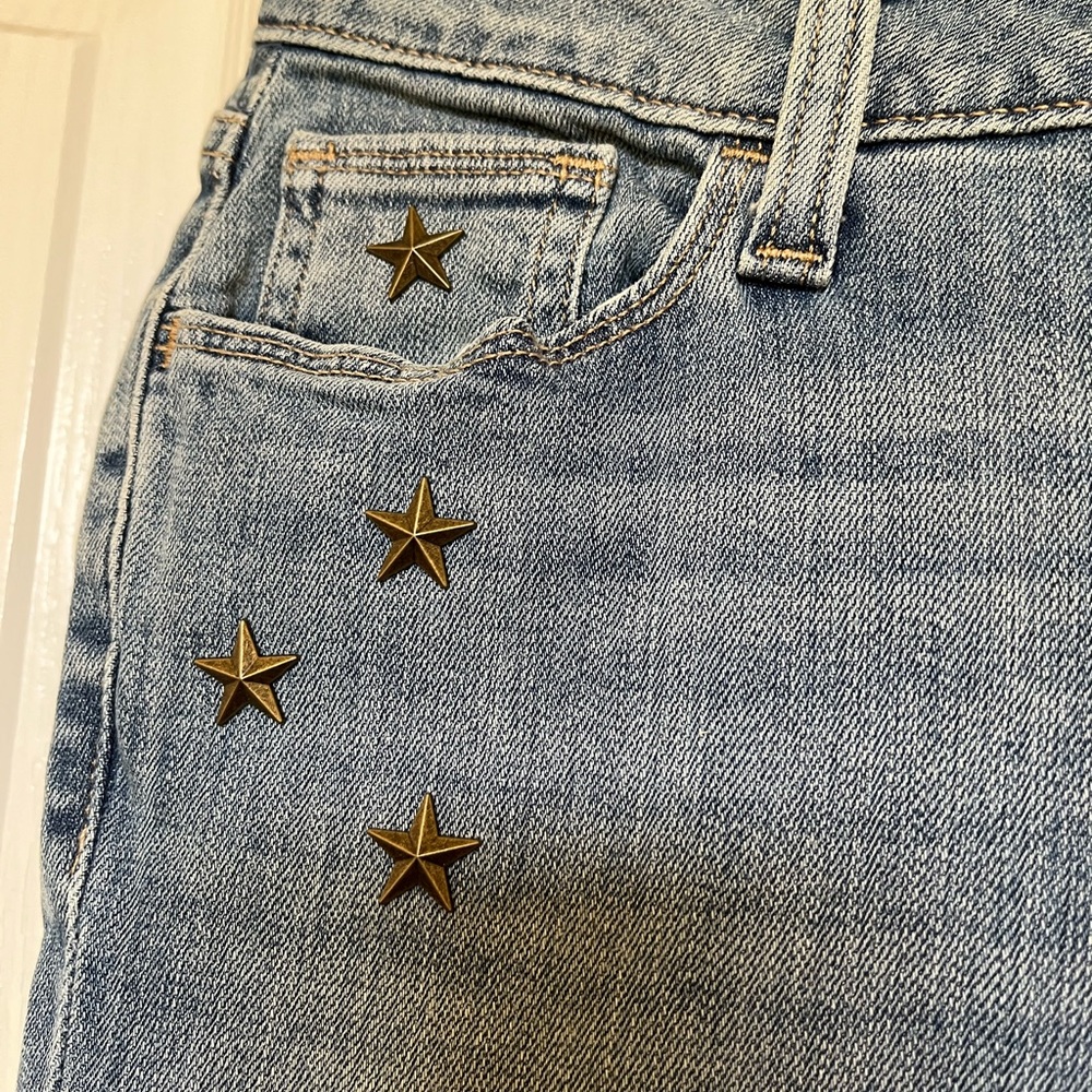 Levi's Light Blue Skinny Jeans with Star and Heart Details - Picture 4 of 10